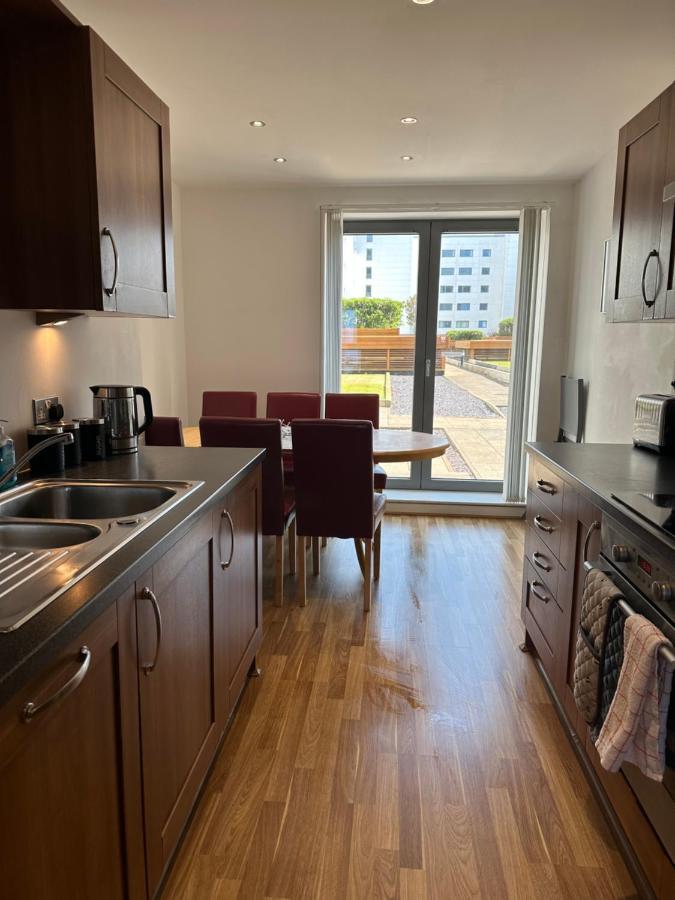 Stunning Waterfront Western Harbour Apartment — Photos 3